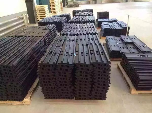 600 mm 800 mm Excavateur Triple Grouser Plaque de roulement pour chaussures de piste PC210-8 PC220 PC228