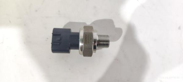 Excavator Construction Machinery Engine Parts FVZ 1-80220023-0 Engine Pressure Sensor