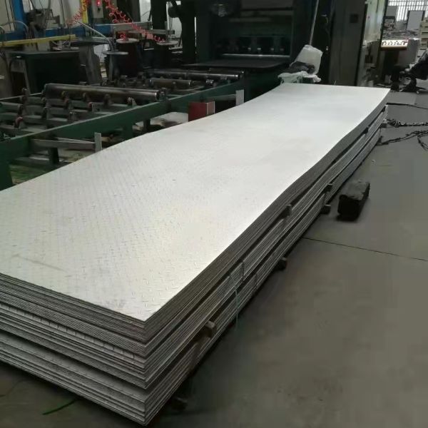 304 316 Stainless Steel Checkered Plate Embossed Stainless Steel Sheet 4X8 4X10 FT for Anti-Slip Applications