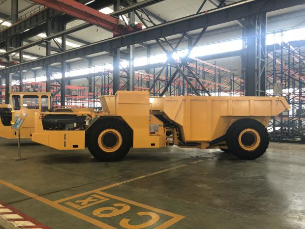 Volvo Engine Rock Dump Truck , Diesel Heavy Duty Dump Truck High Travel Speed