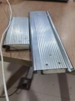 Máquina de puertas de persianas de rodillo duradera y eficiente con sensor fotoeléctrico