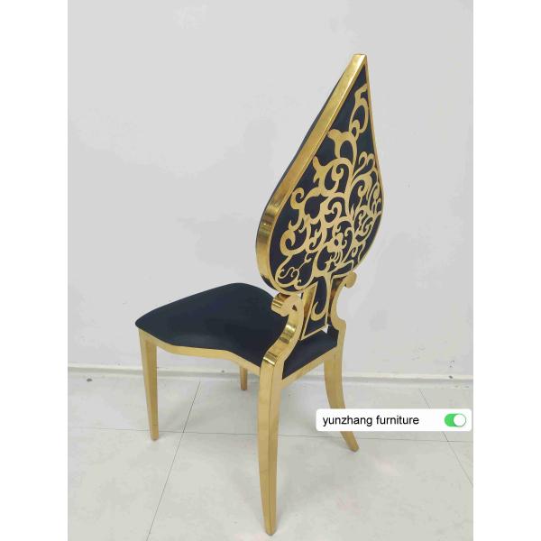 Золотое свадебное кресло, сложная роскошная конструкция, белая подушка.