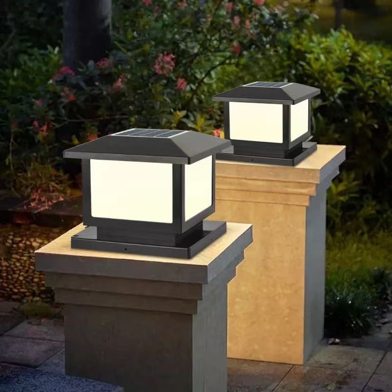 Smart Solar Pillar Light Four-Color, Gardens and Villas Solar-Powered Garden Fence Landscape Light