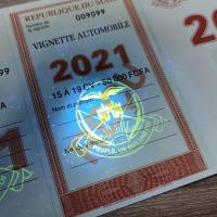 Etiqueta cortando fluorescente do laser que imprime o Security Certificate esparadrapo