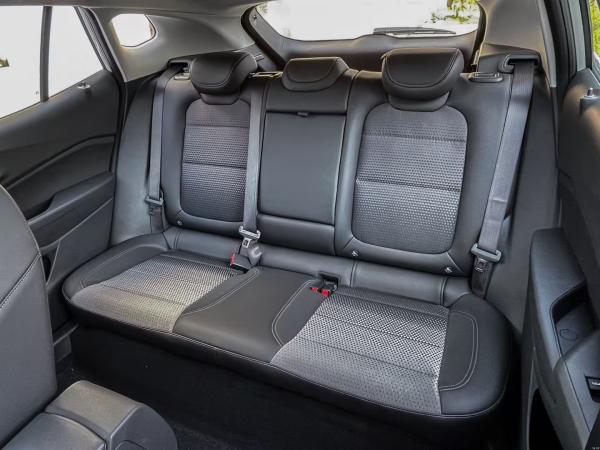2024 0KM シェブロレット・シッカー 1.5T 左手駆動 ガソリンカー コンパクトSUV 電気前窓と1つのキーリフティング