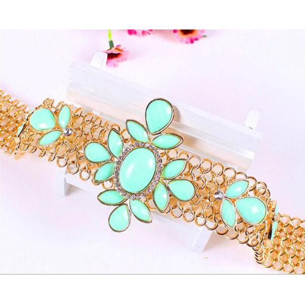 Wide chain of fashion metal decorative resin flower necklace exaggerated