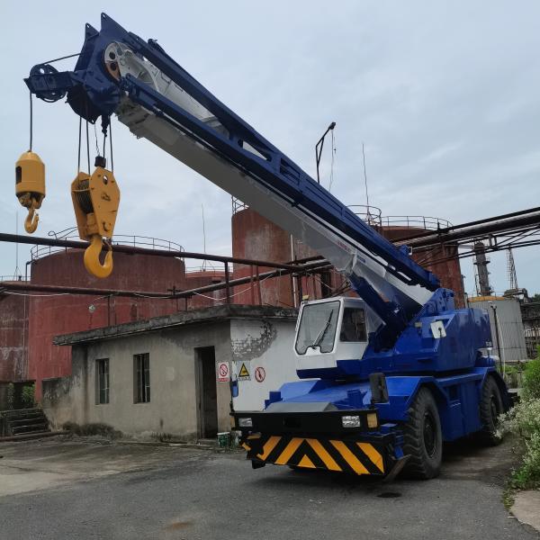 Tadano 25ton Used Crane with Wheel Machine and Operating Weight of 25ton