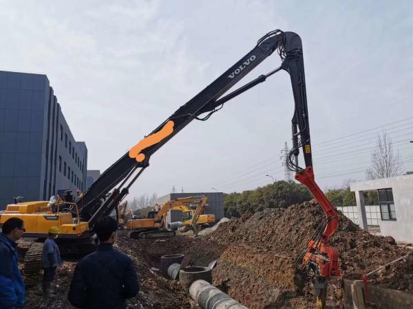 Excavator Volvo 480  Vibro Pile Hammer With Long Boom For9-18 Meter Steel Sheet Pile and Pile Casing