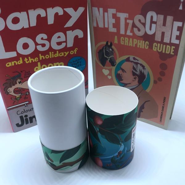 Biodegradable зеленой упаковка почтовой отправки цилиндра бумаги Kraft повторно использованная трубкой