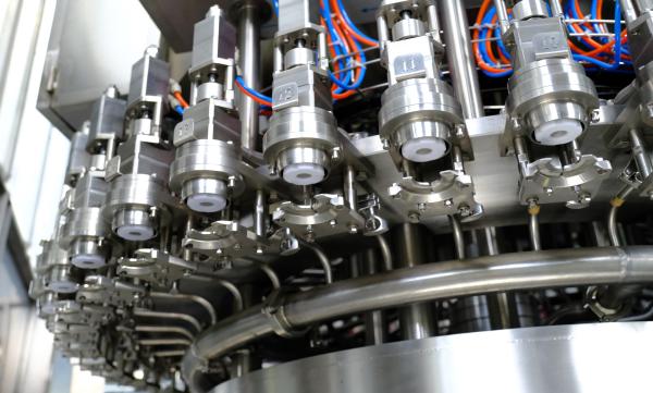 Máquina de empacotamento de enchimento giratória da água mineral do ANIMAL DE ESTIMAÇÃO 5000BPH