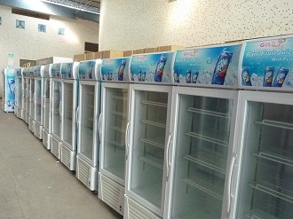 Охладитель холодильника дисплея замораживателя 360Л ККК коммерчески чистосердечный вертикальный для пива и напитков