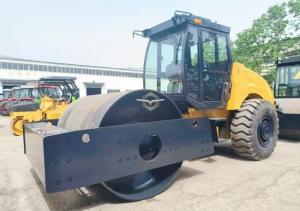 Rolo Compactador de Estrada de 18 Toneladas, Cilindro Único LT218B, Motor