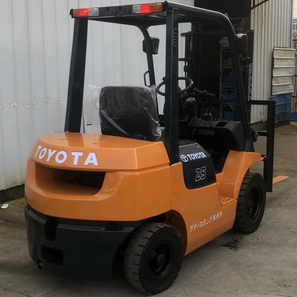 Téléchargeuse Toyota diesel utilisée durable 2,5 tonnes pour l'entreposage et la fabrication