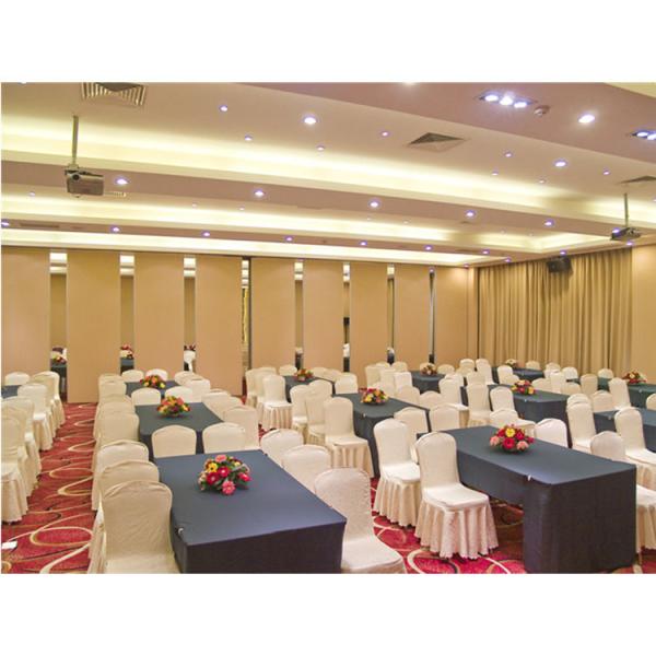 Salle de conférence acoustique Parement séparatif mobile avec porte de passage