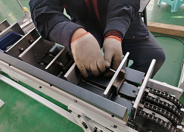 машина упаковки санитарных пусковых площадок 300mm с системой управления Plc