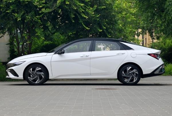 2023 Hyundai Elantra 1.5L CVT Sedan Direção esquerda e suspensão independente Mcpherson