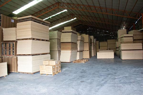 1220x2440mm 2100x2800mm Raw MDF 18mm Mdf Plain Sheet Moisture Proof