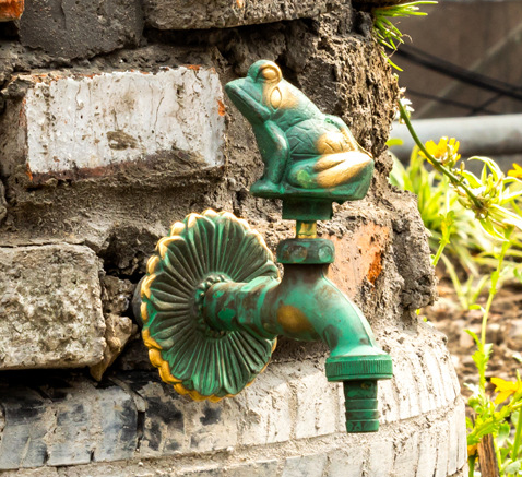 Animal Shaped Handle Antique Brass Outdoor Water Tap And Sprayer