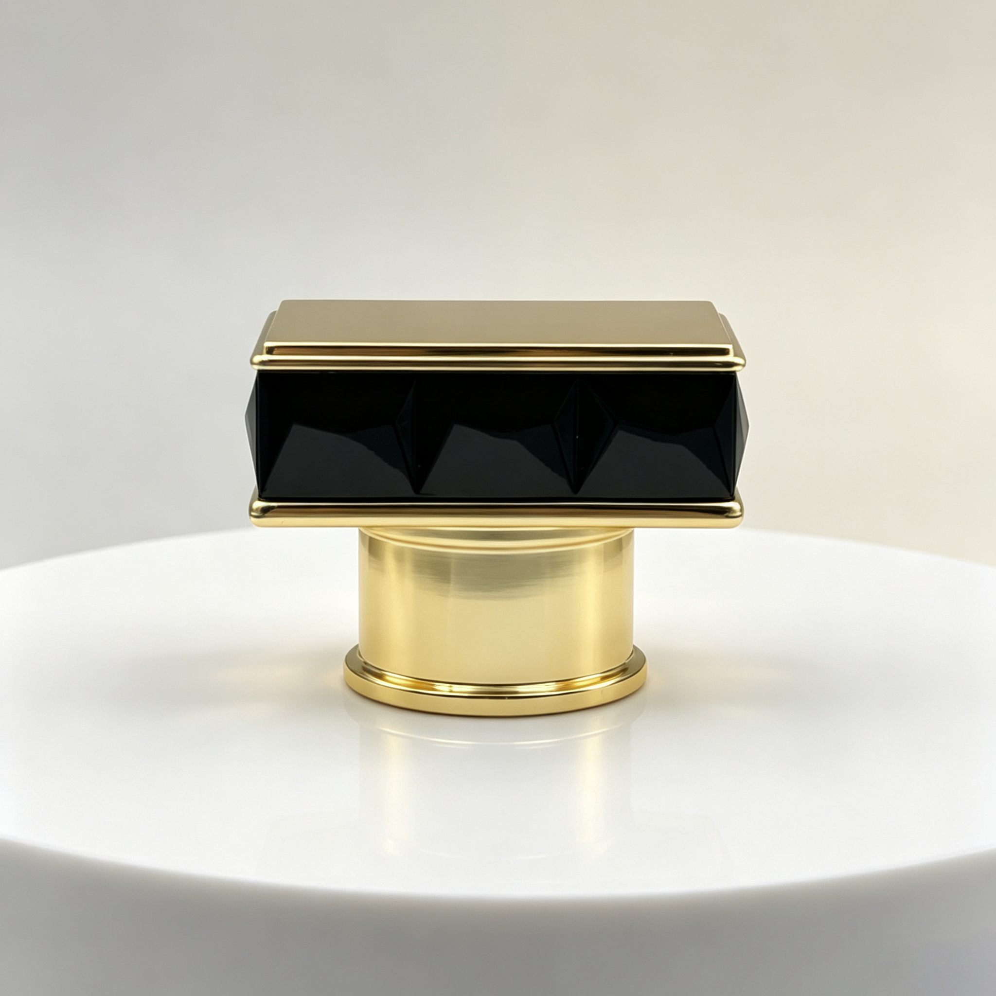 High End Gloss Black Rhombus Cut Square Zamac Perfume Cap Electroplated Gold Zinc Alloy Parfum Bottle Cover Custom Size For Glass Perfume Packaging