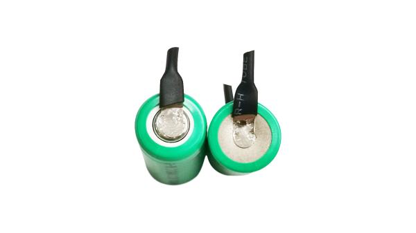 NIMH 1.2V 300MAH 耐久性のある再充電可能なニッケル金属水化物電池 記憶効果なし 容量が変動する