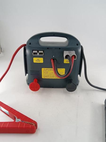 Automotive Jump Starter Car Booster 3000 peak AMPS Battery Charger Suitable for Cars Trucks and Buses