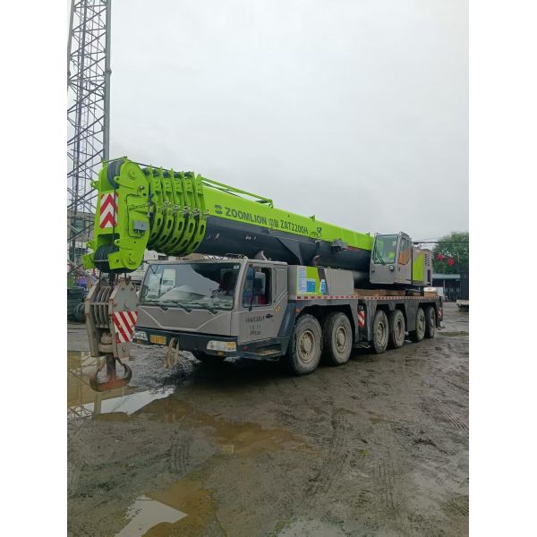 Used 2010 Zoomlion QAY180V633 180 Ton All Terrain Crane