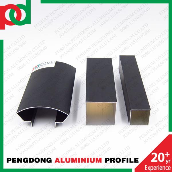 Des tubes de clôture en aluminium de couleur grain de bois pour pergola, balcon et monture sont exportés vers l'Amérique du Sud