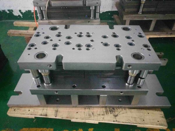 SKD11 Product Material Metal Stamping Mold Parts Precision Progressive Stamping Die