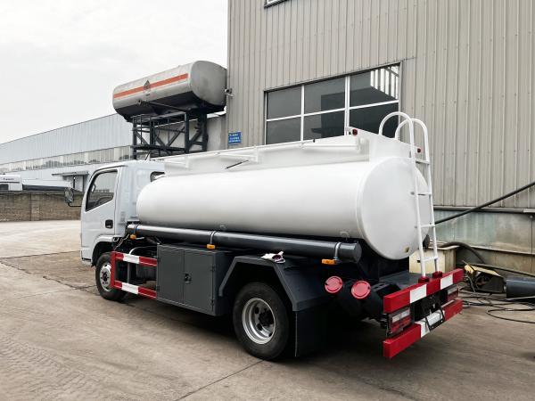 4X2 Fuel Oil Tanker Truck Capacity 100 - 200L Max Torque 500Nm - 1000Nm