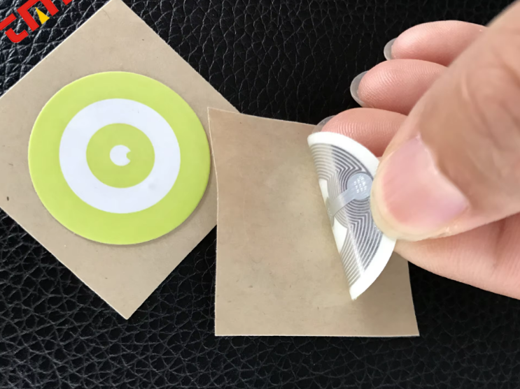 RFID Anti-Metal NFC Chip Label Sticker Roll Programmable Wholesale 14443 Passive