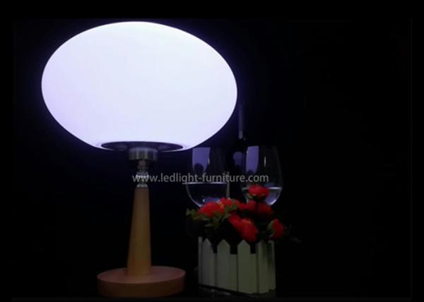 C.A. 110V - o ovo do diodo emissor de luz do poder 240V deu forma a candeeiros de mesa com o suporte baixo de madeira