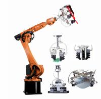 Trabajo robótico del brazo del brazo IRB6700-300/2.7 del robot de ABB que empalieta con la máquina del CNC