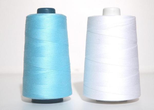 Linha de costura colorida 20/2 30/2 do poliéster da tenacidade alta com tubos tingidos