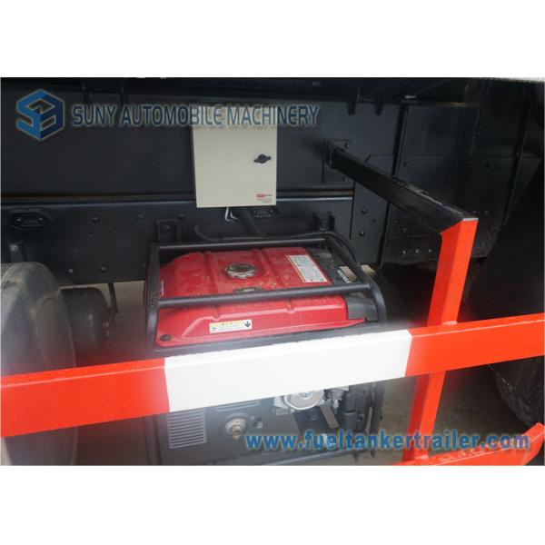 HOWO Road Synchronous Chip Sealer 6000L With ZZ1257M4641W Chassis