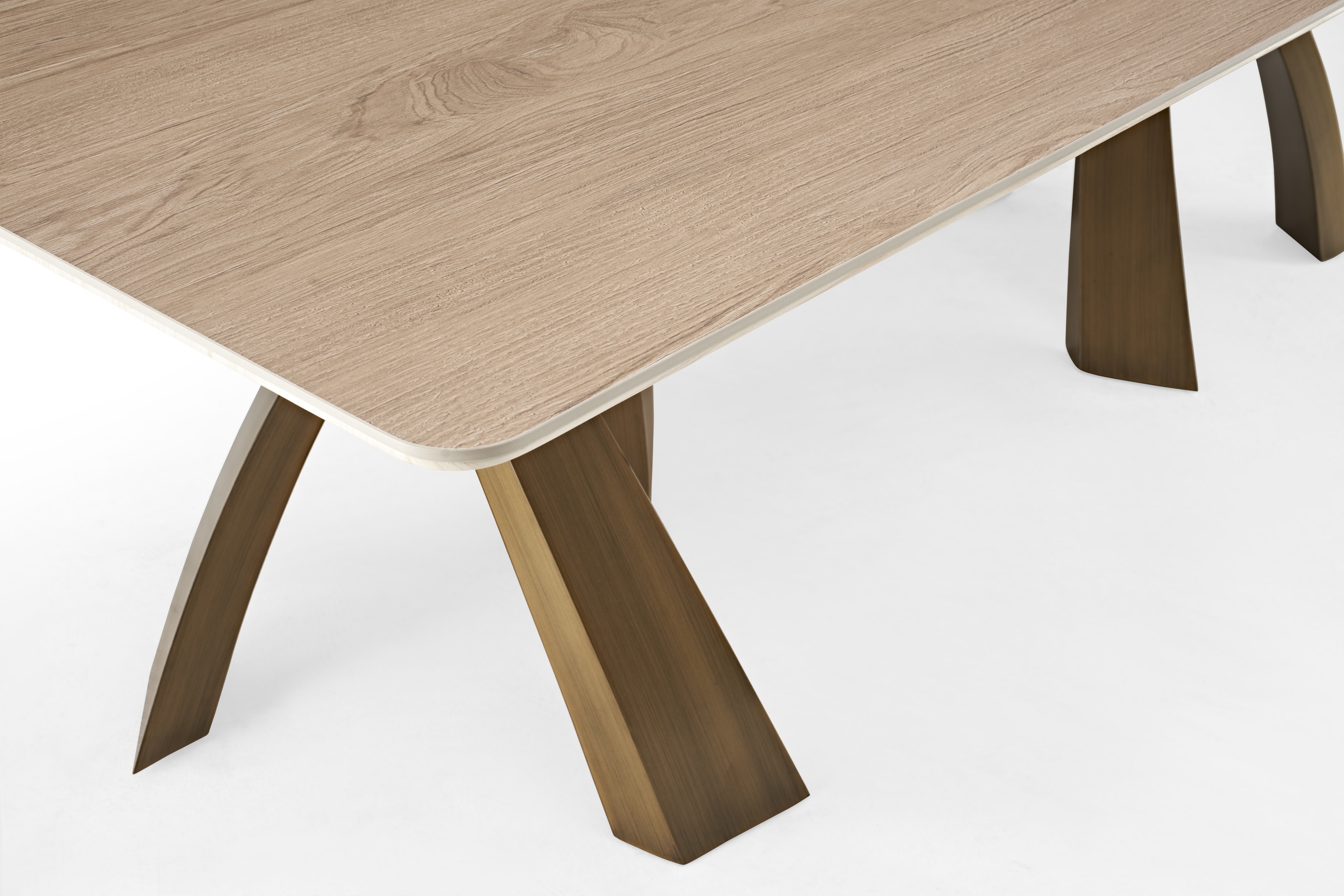 Modern Durable Easy Clean Restaurant Dining Table Chairs Set Wood Color Top Metal Frame For Commercial Use Restaurants Cafes Hotels