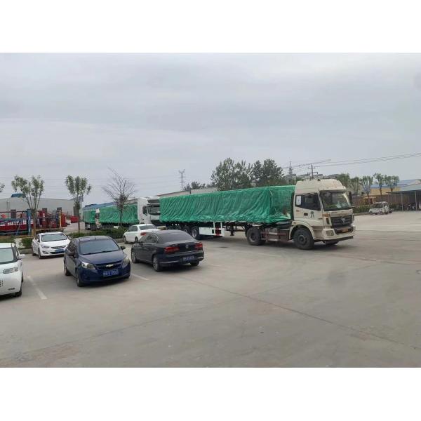 Semi-remorque de transport de marchandises à grande capacité de charge utile avec paroi latérale détachable au Kazakhstan