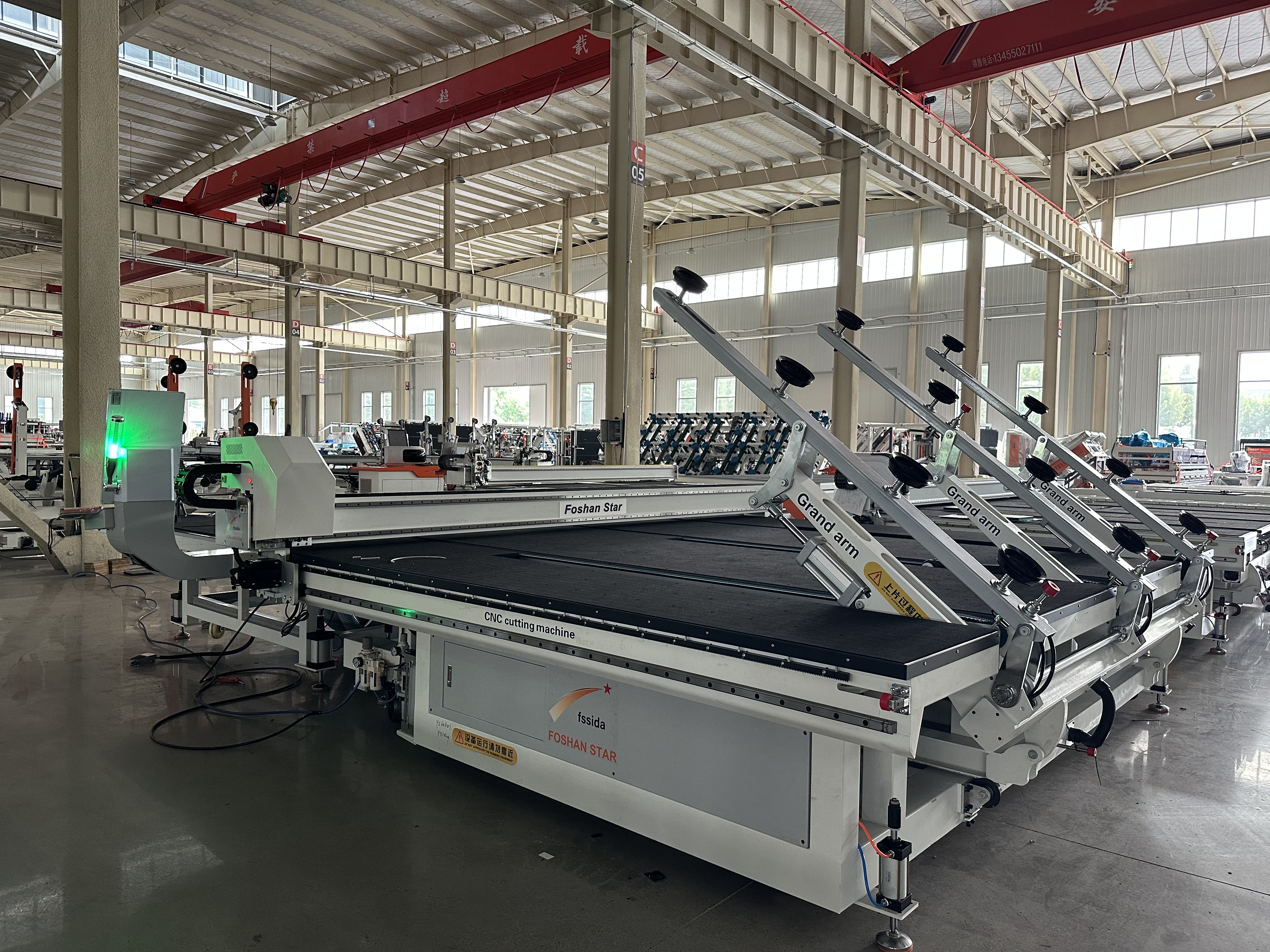 3-19mm Float Glass CNC Cutting Machine , Decorative Glass Machine With Two Worktables