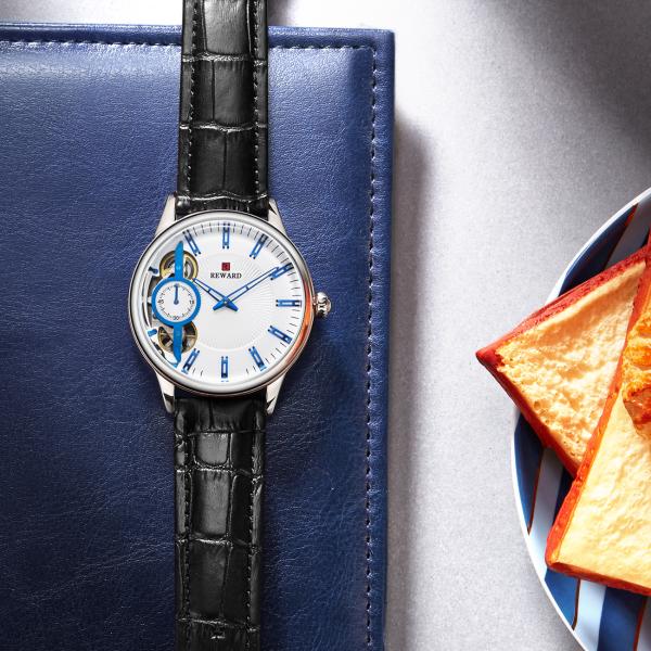 2.5D Mineral Glass Mens Stainless Steel Watches Double Movement Leather Strap