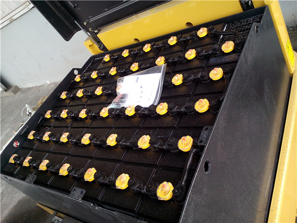 Fb15 chariots élévateurs électriques à quatre roues de 1,5 tonnes alimentés par batterie avec pièces de rechange gratuites Filtres et joints