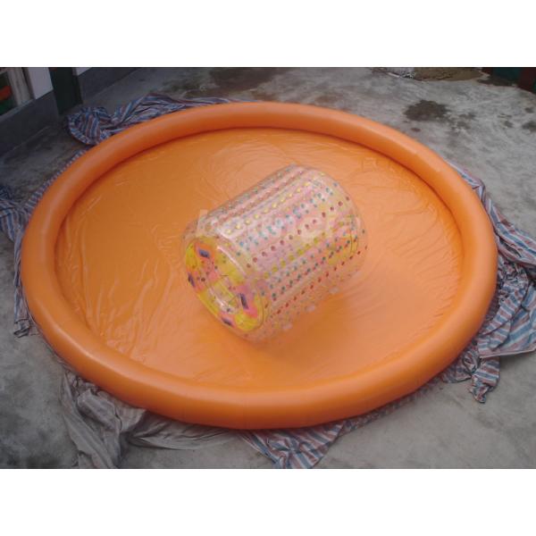Piscine d'eau gonflable ronde de couleur orange pour le rouleau de marche de l'eau