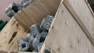 14X14 High Tensile Barbed Wire Fence Residential 1.5mm-2.5mm Wire Dia