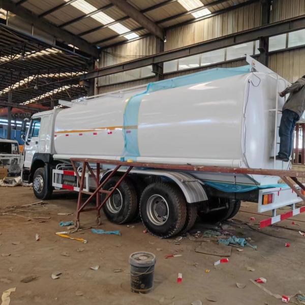 Sinotruk Howo 375 Used Fuel Tank Trailer Oil Truck 6x4 10 Wheeler