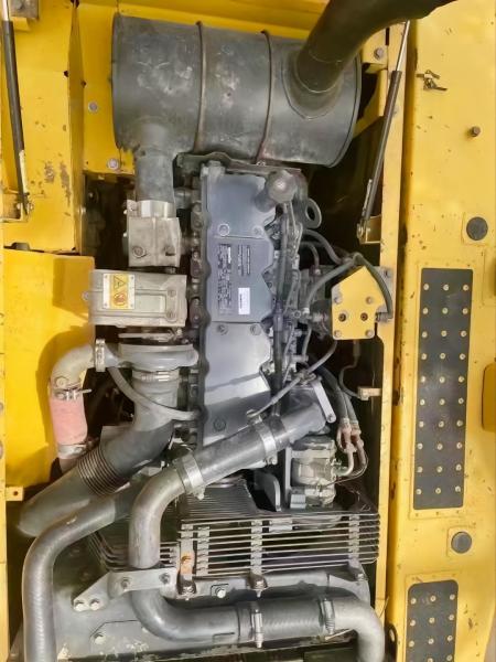 110KW Original Color Japan Kumatsu Crawler Excavator PC200 with Original Parts