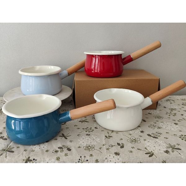 Custom Color Enameled Cast Iron Saucepan 15cm Size With Wood Handle For Cooking