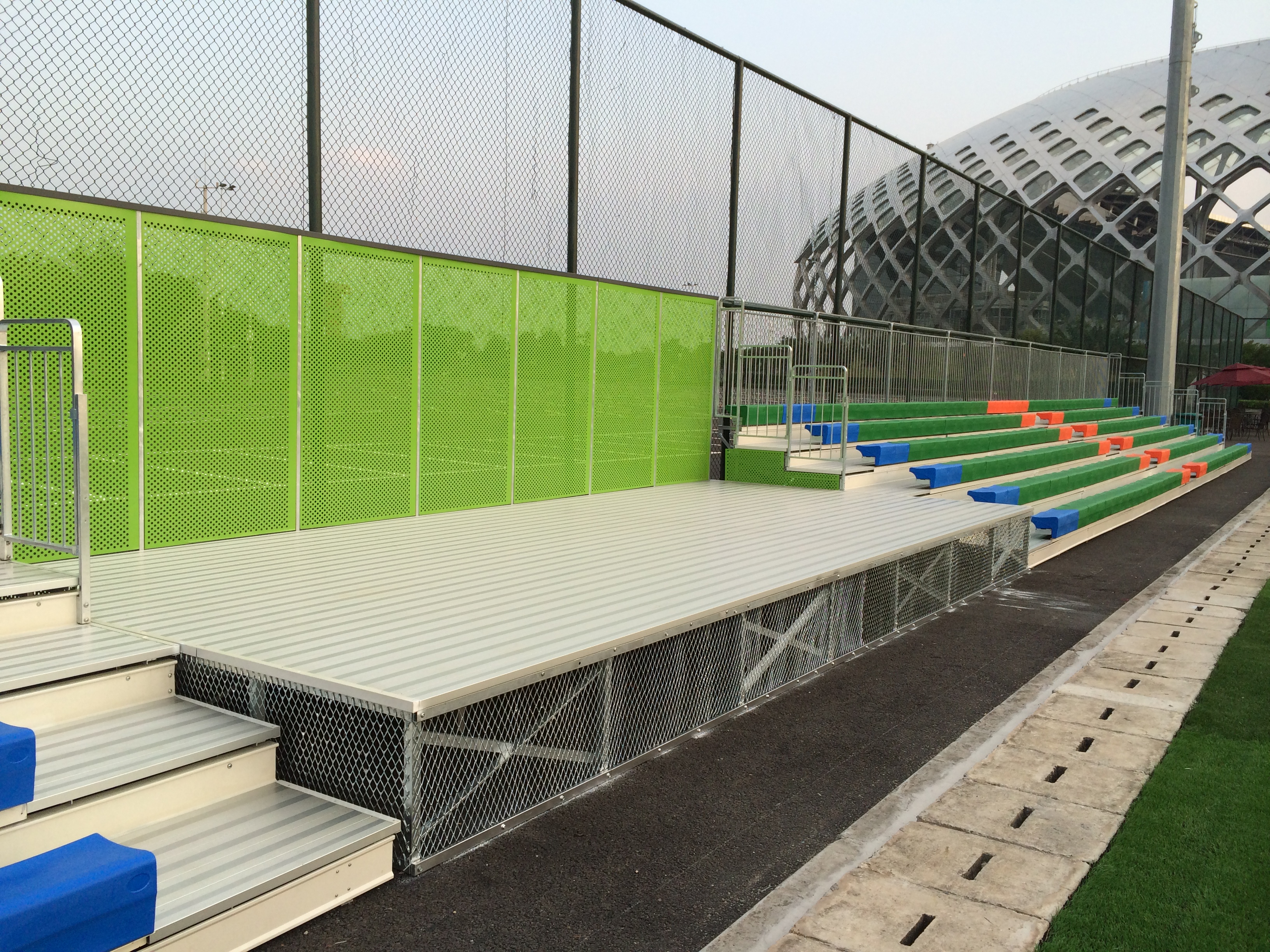 Суд Bleacher Multi цвета алюминиевый с пластиковыми местами коррозионностойкими