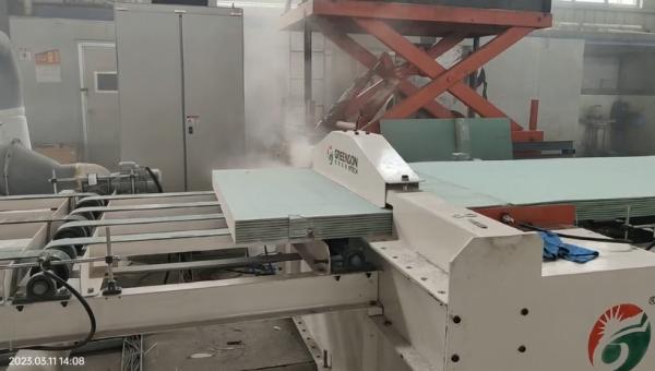 Automatic Gypsum Board Strip Cutting Machine For 1200 Mm*2400 Mm Boards Dust Free Operation