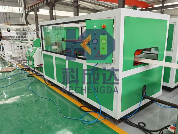 Extrusor de painéis de parede de PVC WPC de duplo parafusos para painéis de tecto e de telhado multifuncionais