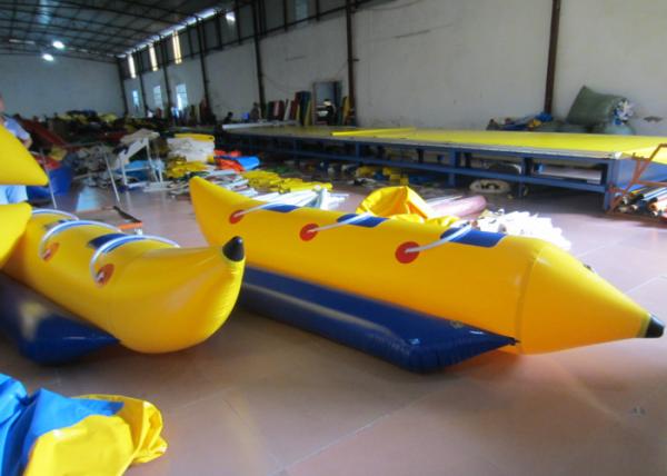 Barco de banana de água inflável rebocável para parque aquático pequeno barco de banana inflável brinquedo de água para crianças