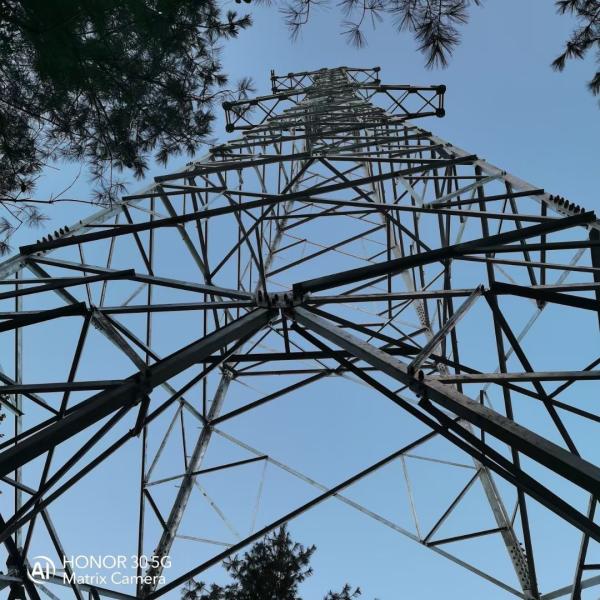 Torre de aço equipada com pernas da transmissão da estrutura 4 Q345