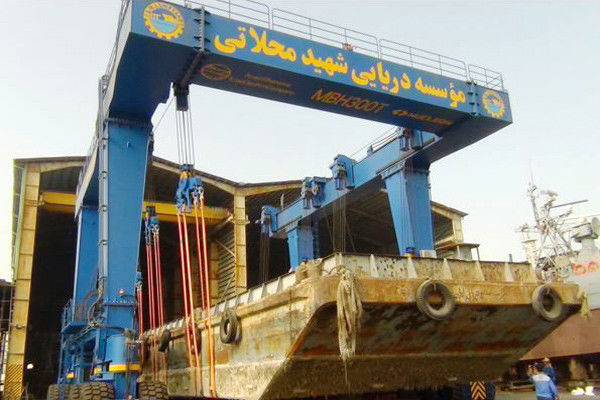 Yello Blue Rubber Tyred Gantry Crane For Boat Yacht Handling Electric Motors Driving